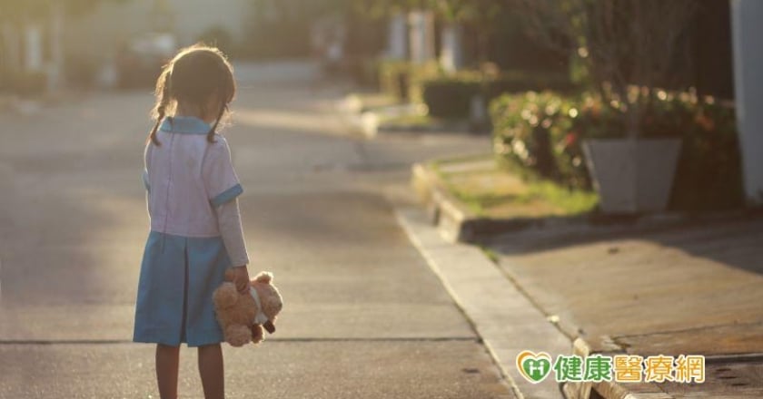 擦修護霜導致初經提早、男孩長乳房！　家長如何把關？